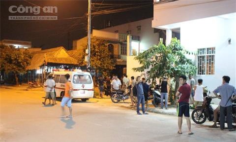 Nhóm cô gái bỏ chạy toán loạn khi thấy xác chết trên võng