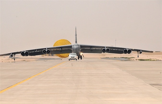 Putin nói NATO thiển cận, Mỹ điều B-52 tới sát biên giới Nga