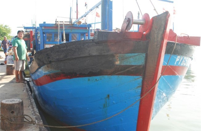 Lửa lớn bao trùm Cảng cá Tiên Châu, 7 tàu cá bị hư hại