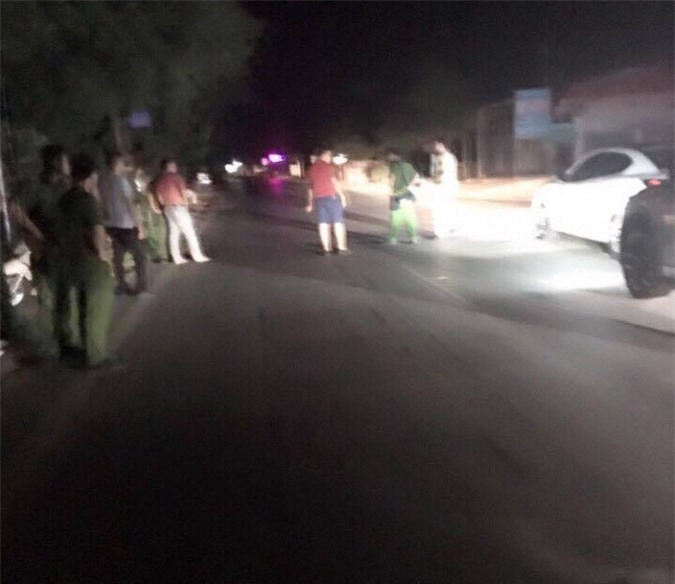 Phú Thọ: 30 côn đồ uy hiếp chặn xe ô tô, nổ súng trong đêm