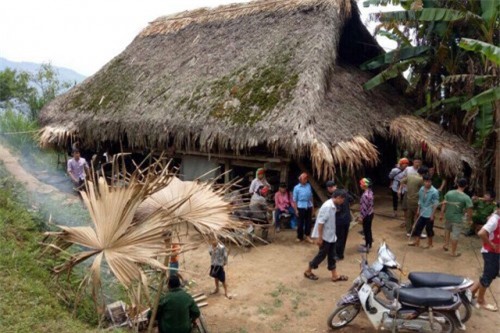 Thanh niên nổ súng bắn trúng đầu sau khi cãi nhau với mẹ 