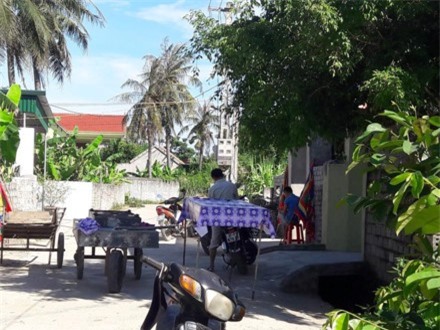 Vợ bàng hoàng phát hiện chồng chết bất thường trong tư thế treo cổ