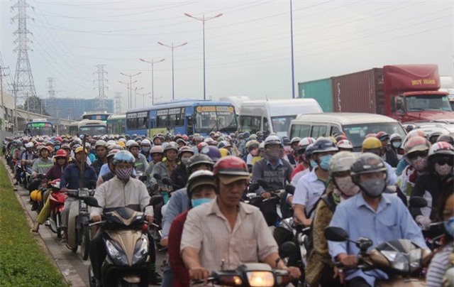 Nguyên nhân kẹt xe từ đêm qua đến chiều nay gần cảng Cát Lái