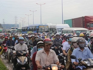 Nguyên nhân kẹt xe từ đêm qua đến chiều nay gần cảng Cát Lái