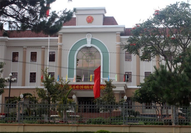 Nữ Phó Chánh văn phòng HĐND tỉnh uống thuốc trừ sâu