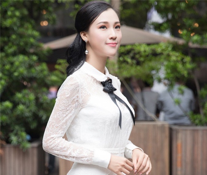 Sau chia tay Huỳnh Anh, Hoàng Oanh lần đầu xuất hiện 