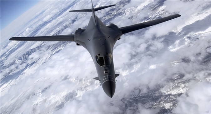 Chiến đấu cơ ném bom hạt nhân của Không lực Mỹ bay tới Nga