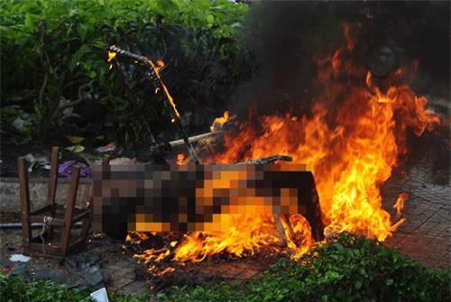 Sợ phiền vợ con, người đàn ông mắc bệnh hiểm nghèo lên đồi tự thiêu