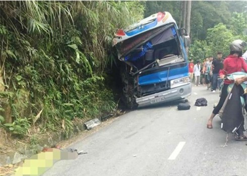 Xe chở học sinh đâm vách núi: Sức khỏe nạn nhân ra sao?