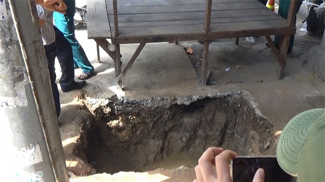 Khai quật toàn bộ số xương người dưới hố gas cáp viễn thông