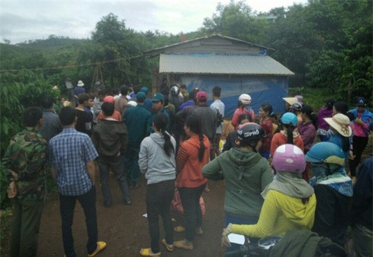 Mẹ gào khóc khi thấy con trai tử vong trong rẫy cà phê