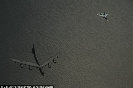 Mỹ công bố hình ảnh tiêm kích Nga áp sát máy bay B-52