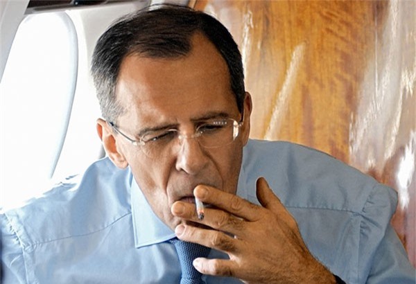 Ngoại trưởng Nga Lavrov đã hết "nghiện" hút thuốc lá
