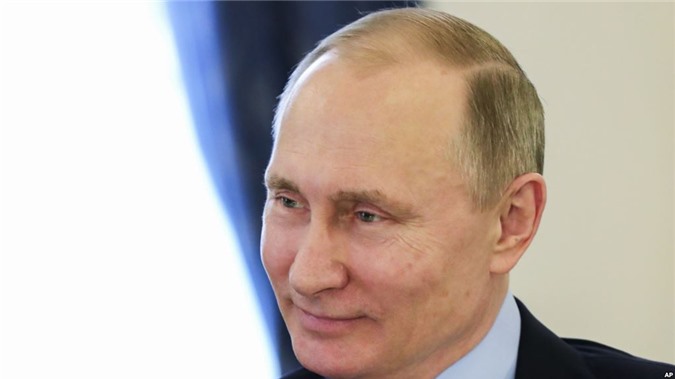 Putin nói McCain lỗi thời, kêu gọi Mỹ hợp tác với Nga