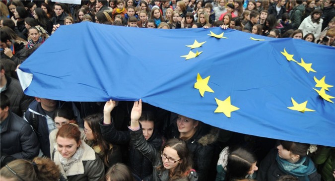 Hàng trăm người Ukraine sử dụng chế độ miễn thị thực với EU