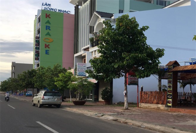 Án mạng vì trêu gái trước quán bar