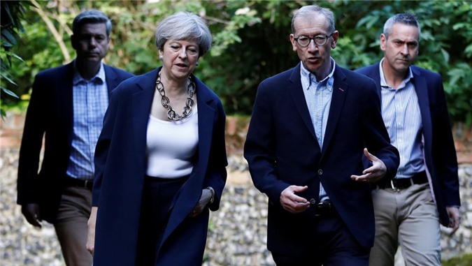 Thủ tướng Anh vẫn "loay hoay" lập được nội các mới