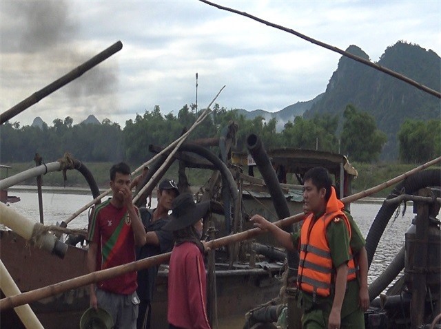 Thượng tá công an bị hành hung khi truy bắt cát tặc đã ổn định trở lại