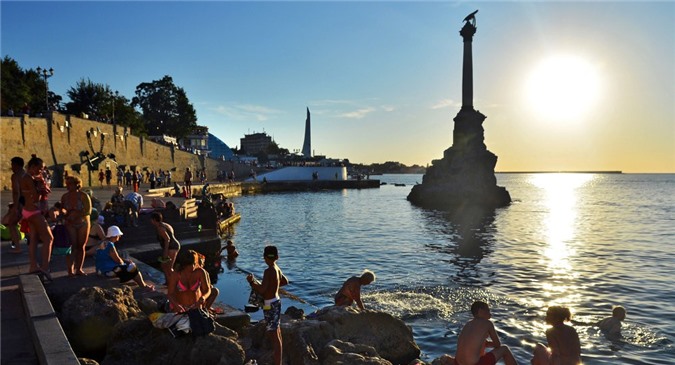 Báo Anh nói Crimea thuộc lãnh thổ Nga, Ukraine "nổi đóa"