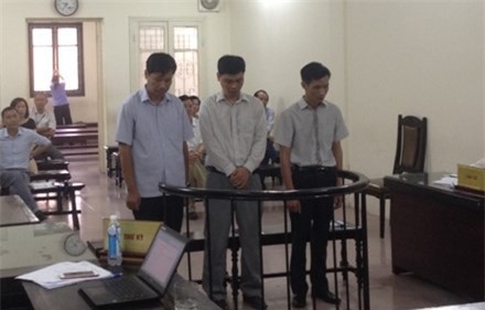 Bồi thường thừa tiền đất 860 triệu đồng, 3 cán bộ lĩnh án