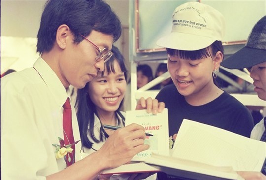 Hành trình dài 30 năm mang dấu ấn nhà báo Lại Văn Sâm