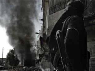Quân đội Syria tiến công chóng mặt, IS ồ ạt rút khỏi mỏ Arak