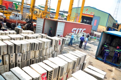 Bắt 3 container hàng lậu máy điều hòa tại cảng Cát Lái