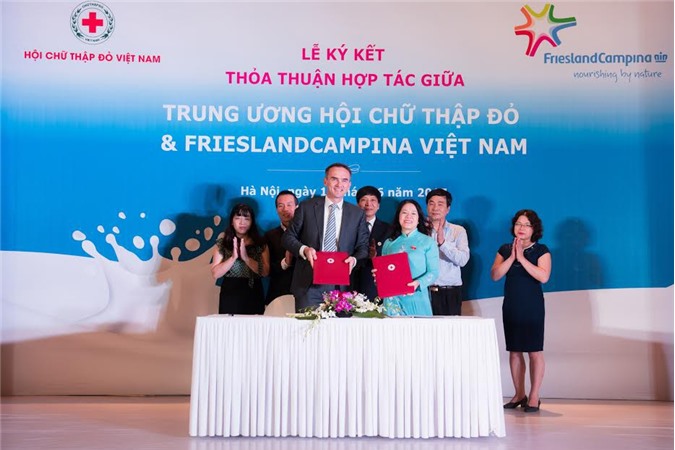 Hội Chữ thập đỏ Việt Nam ký thỏa thuận hợp tác với FrieslandCampina Việt Nam
