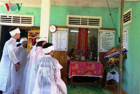 Khám bệnh tại nhà riêng nữ hộ sinh, một phụ nữ chết tức tưởi