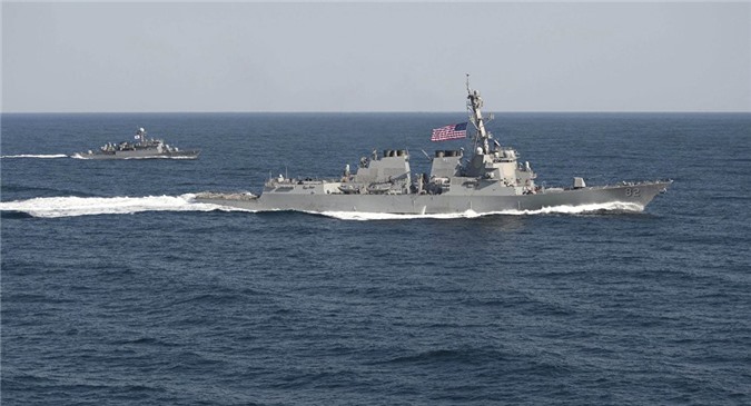 Mỹ điều tàu chiến đến Qatar