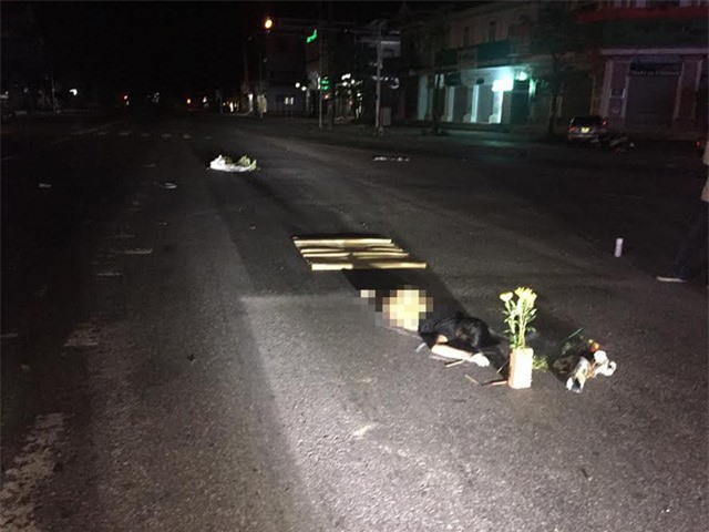 Người phụ nữ lõa thể chết bất thường trên quốc lộ