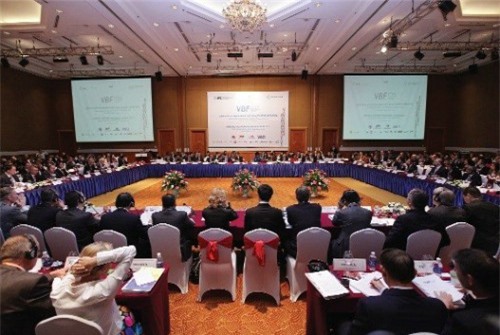 Khai mạc Diễn đàn Doanh nghiệp Việt Nam giữa kỳ 2017