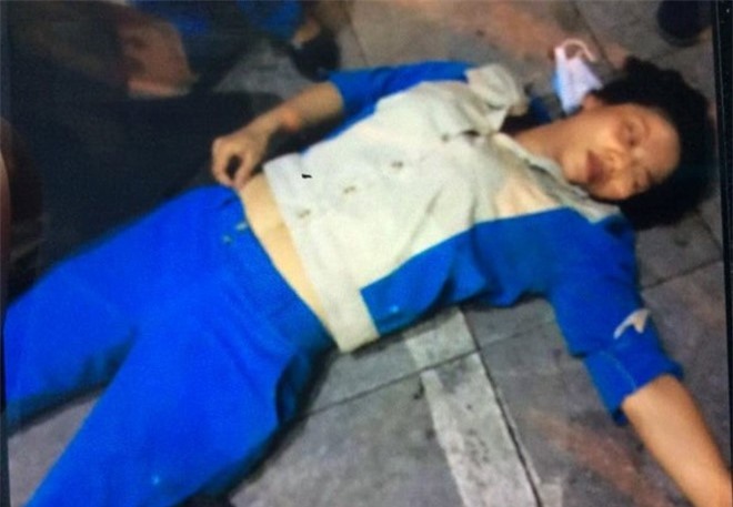 Nữ công nhân môi trường bị đánh ngất xỉu sau khi nhắc đổ rác