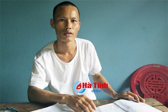 Bị đòi nợ, con trai chủ nhà chém thợ xây nhập viện