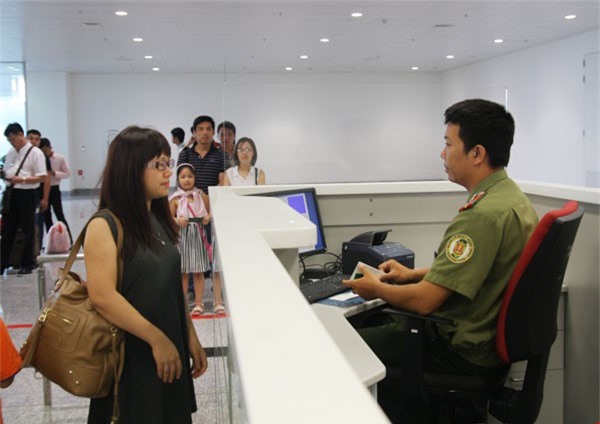 Giám sát tiền mặt của người xuất nhập cảnh