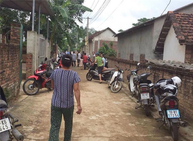 Hai cha con gục trên vũng máu: Con đâm cha rồi tự sát