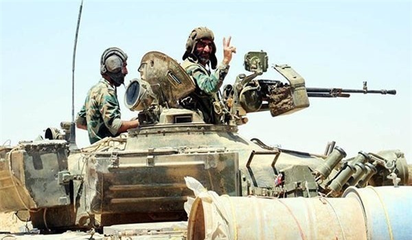 Quân đội Syria dội hỏa lực vào IS ở Raqqa, thu về nhiều mỏ dầu chiến lược