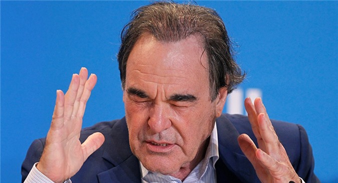 Con trai đạo diễn Stone làm việc tại RT có phải là điệp viên Nga?