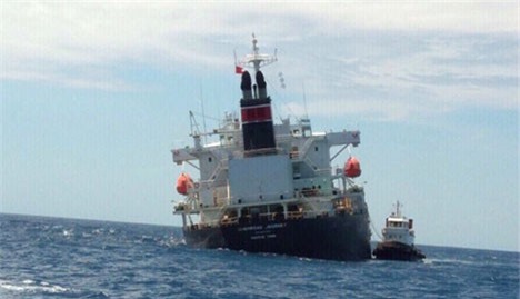 Khẩn trương giải cứu tàu dầu nước ngoài mắc cạn