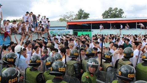  Lợi dụng đêm khuya, hàng chục học viên cai nghiện trốn trại