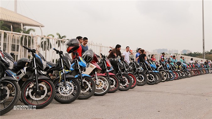 Trăm chiếc Suzuki Raider Offline hoành tráng tại Hà Nội
