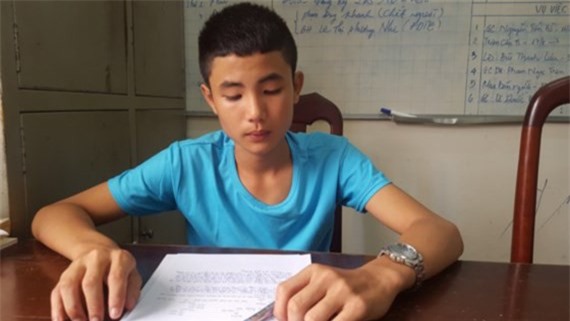 Bênh bạn gái, thiếu niên 14 tuổi dùng dao đâm chết người