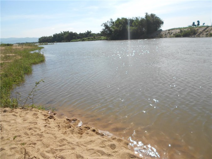 Dạy con tập bơi trên sông, 2 cha con đuối nước thương tâm