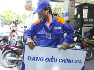 Giá xăng giảm mạnh nhất từ đầu năm