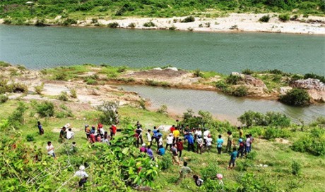 Hoảng hồn phát hiện xác chết phụ nữ trôi trên sông