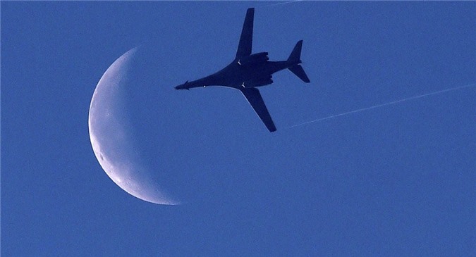 Mỹ đưa 2 máy bay ném bom B-1B Lancers tới bán đảo Triều Tiên