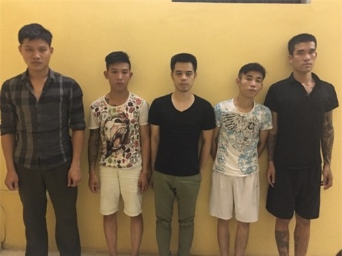 Nhóm côn đồ hành hung người phụ nữ, "cướp" chó cảnh làm tin