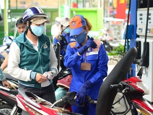 Xăng giảm kỷ lục, Quỹ bình ổn xăng dầu Petrolimex tăng mạnh