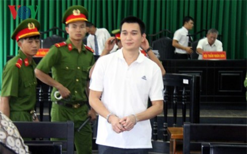 Cờ bạc rồi lừa đảo, nguyên cán bộ Công an tỉnh Đắk Nông lĩnh án