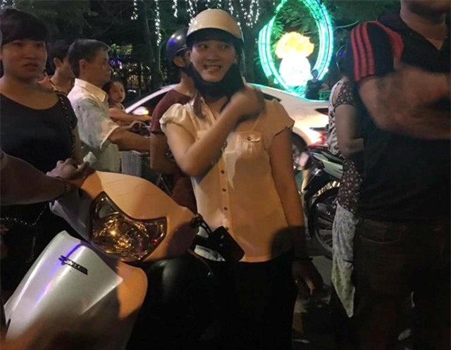 Cô gái xinh đẹp ở Hải Phòng lao xe đâm ngã tên cướp 